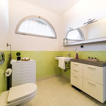 The Pyramids Of Motor Valley - Ra's Lägenhet Modena