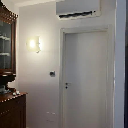 The Pyramids Of Motor Valley - Ra's 公寓